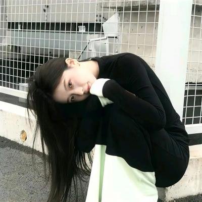 在大雪封闭的山庄里